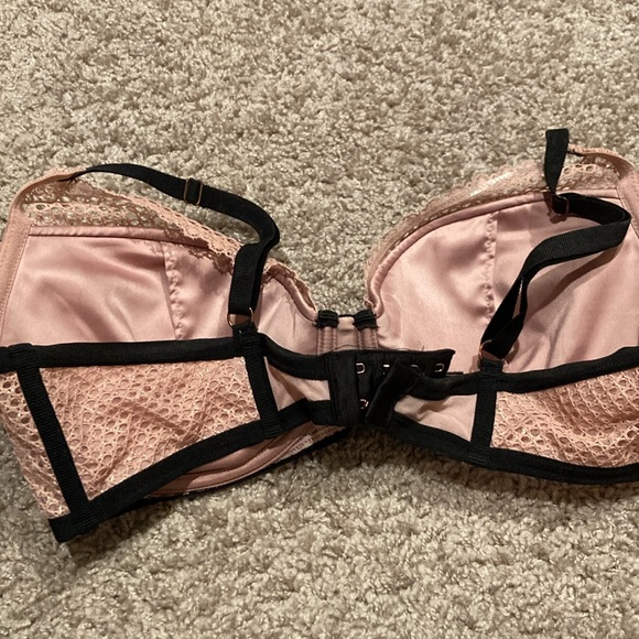 VS bra 36d - Picture 2 of 6